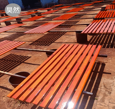 大量戶外休閑椅子面噴漆完成 大量戶外休閑椅子面噴漆完成